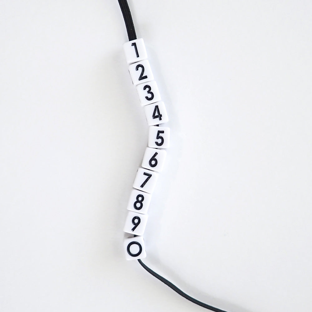 Plastic White Vertical Hole Number Beads, Random Mix 0-9, 8mm Cube, 300 beads